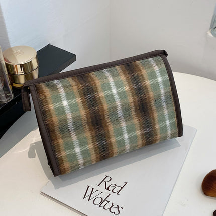 Contrast Plaid Clutch with Zipper