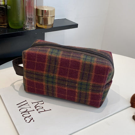 Contrast Plaid Clutch with Zipper