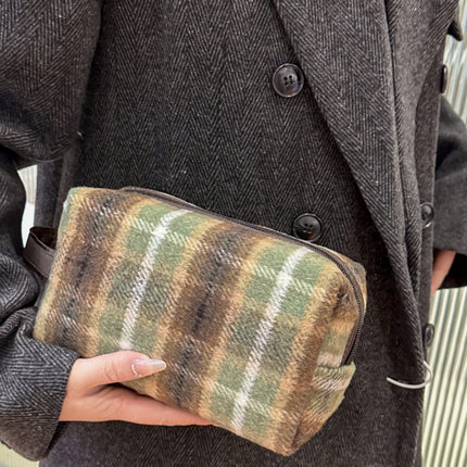 Contrast Plaid Clutch with Zipper