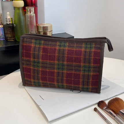 Contrast Plaid Clutch with Zipper