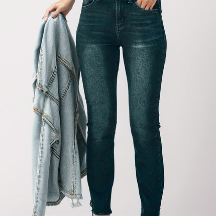 Mid-Rise Waist Skinny Jeans with Pockets