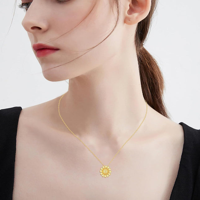 14K Gold Daisy Pendant Necklace Minimalist Floral s for Her