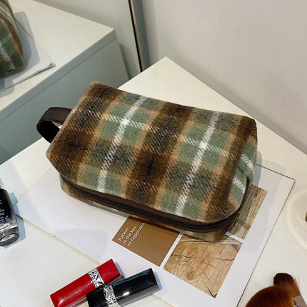 Contrast Plaid Clutch with Zipper