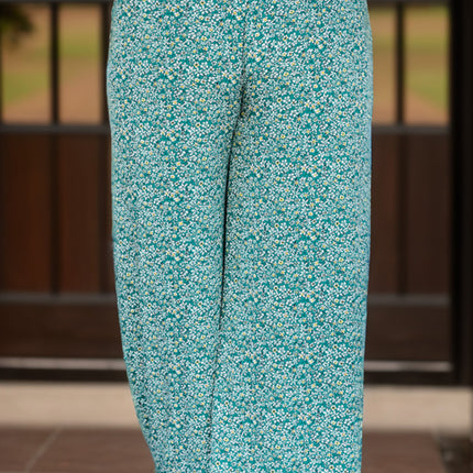 Plus Size Ditsy Floral Wide Lag Pants