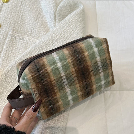 Contrast Plaid Clutch with Zipper