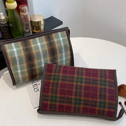 Contrast Plaid Clutch with Zipper