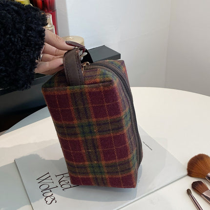 Contrast Plaid Clutch with Zipper