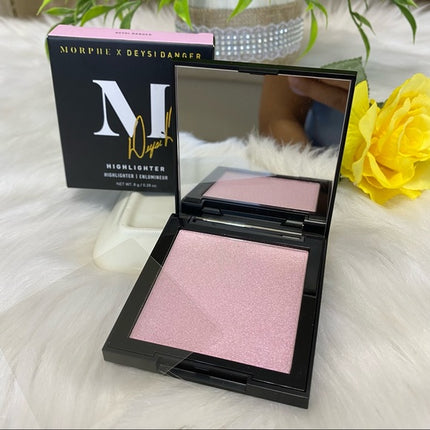 Morphe X Deysi Danger Highlighter