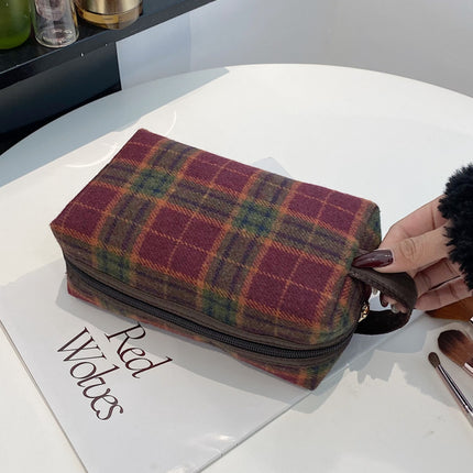 Contrast Plaid Clutch with Zipper