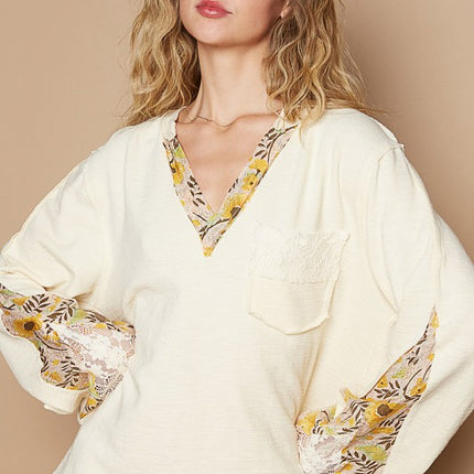 POL Lace Detail Flower Printed V-Neck Knit Top