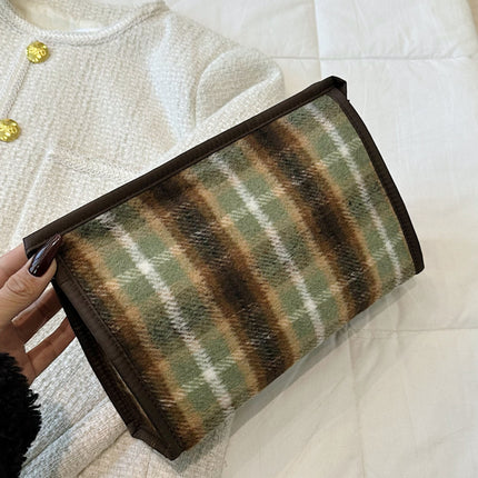 Contrast Plaid Clutch with Zipper