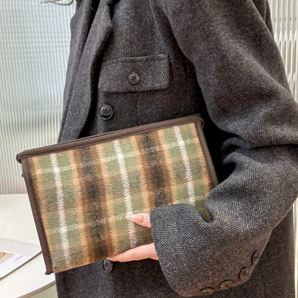 Contrast Plaid Clutch with Zipper