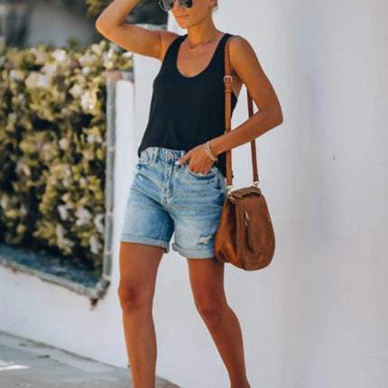 New temperament casual ripped hole rolled edge five point denim shorts