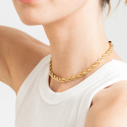 Twisted Chain Choker Necklace
