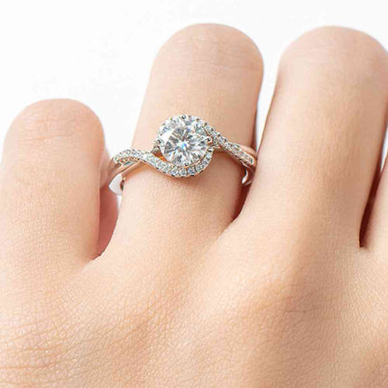 1 Carat Moissanite Crisscross Ring
