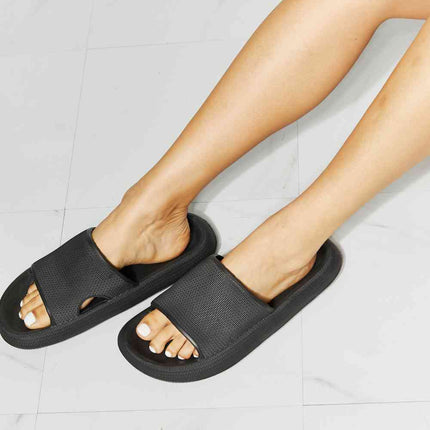 MMShoes Arms Around Me Open Toe Slide in Black