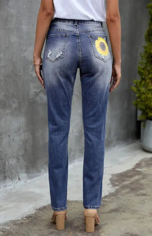 Jeans de cintura alta desgastados con estampado de girasol y patchwork de leopardo 