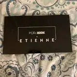 X ETIENNE EYESHADOW PALETTE