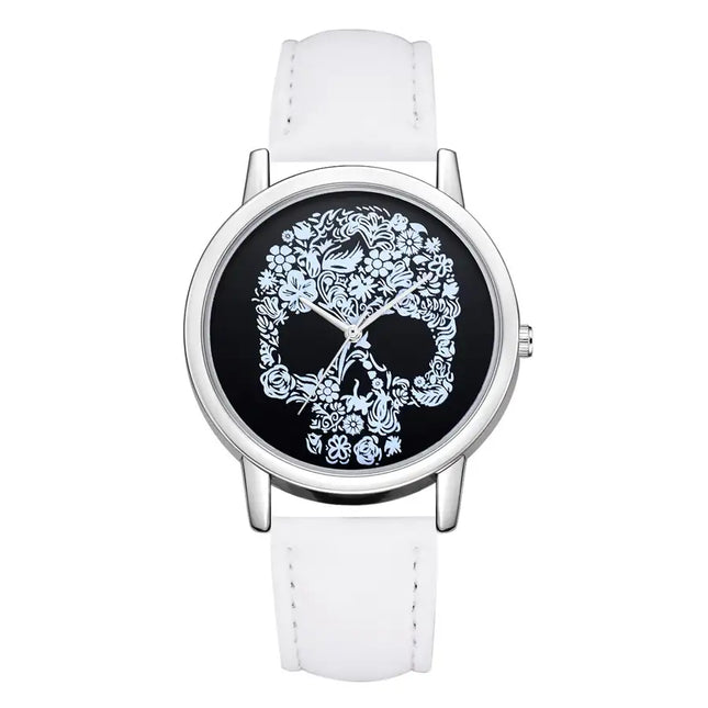 Reloj de cuarzo informal con correa de calavera y concha plateada 