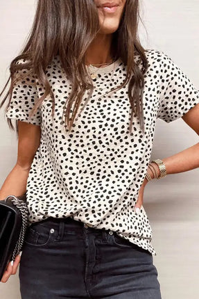 Camiseta informal holgada con cuello redondo y manga corta con punta de leopardo para mujer 