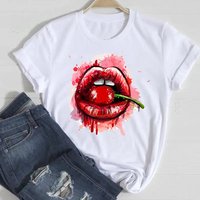 Camiseta con estampado de labios seductores y cerezas para mujer 