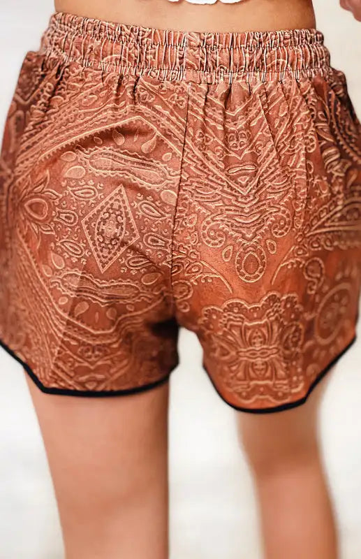 Pantalones cortos de cintura media con cordón y estampado tribal para mujer 