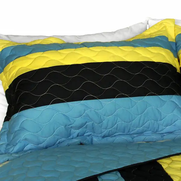 [Mountains Echoed] 3PC Vermicelli-Quilted Patchwork Quilt Set (Full/Queen Size)