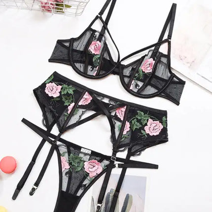 Conjunto de tres piezas de lencería sexy de malla de encaje bordado clásico para mujer 