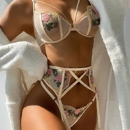 Conjunto de tres piezas de lencería sexy de malla de encaje bordado clásico para mujer 