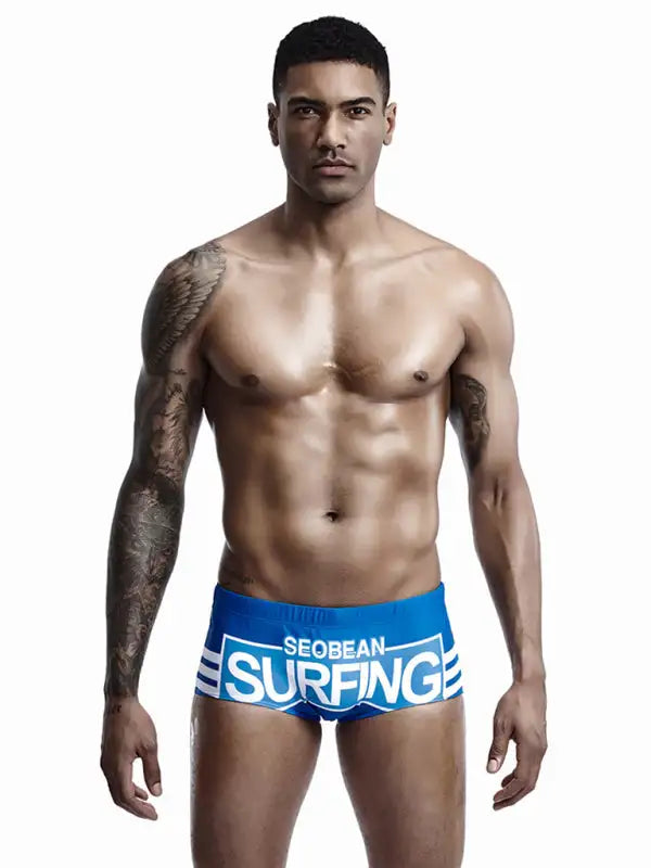 Bañador de hombre a rayas con estampado de letras azul marino 