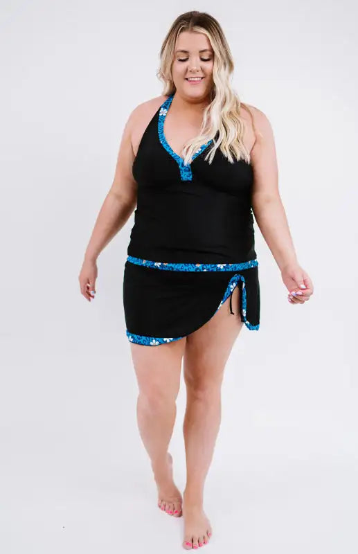 Tankini de talla grande con cuello en V y ribete de leopardo 