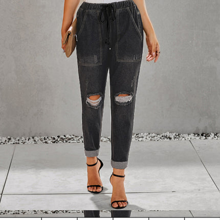 Jogger de mezclilla con bolsillos desgastados y cordón ajustable desgastado 