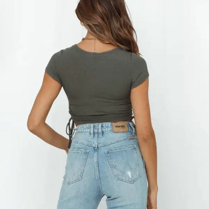 Camiseta corta con lateral fruncido de color liso para mujer 