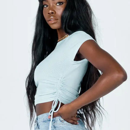 Camiseta corta con lateral fruncido de color liso para mujer 