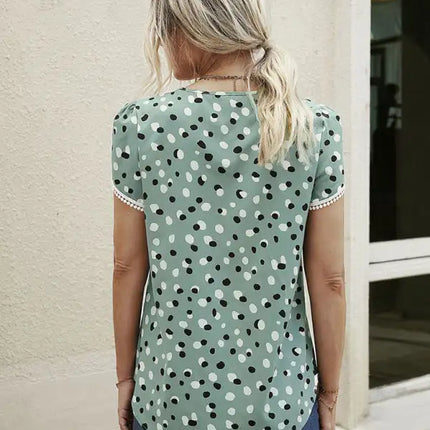 Top con cuello redondo y manga corta con abertura y estampado de lunares para mujer 