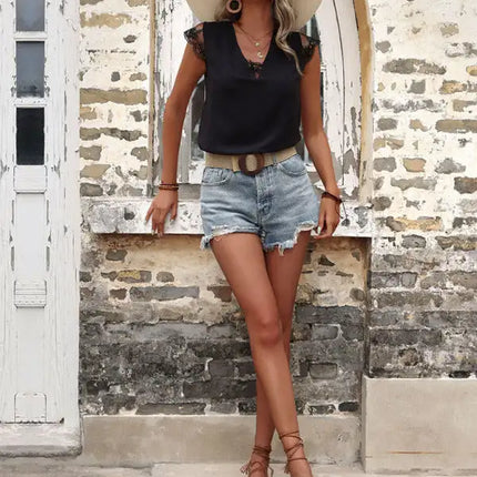 Blusa de mujer con cuello redondo y encaje 