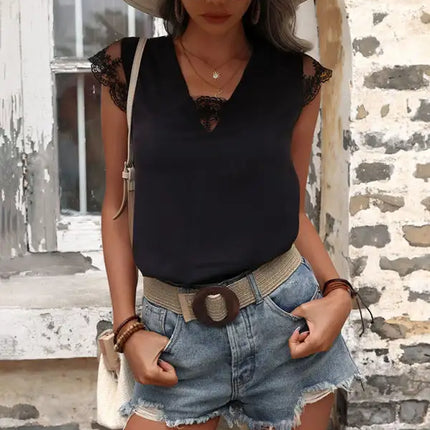 Blusa de mujer con cuello redondo y encaje 