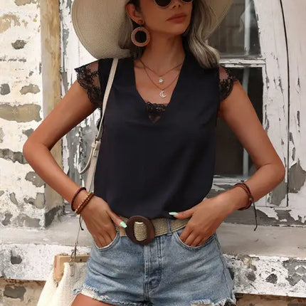 Blusa de mujer con cuello redondo y encaje 