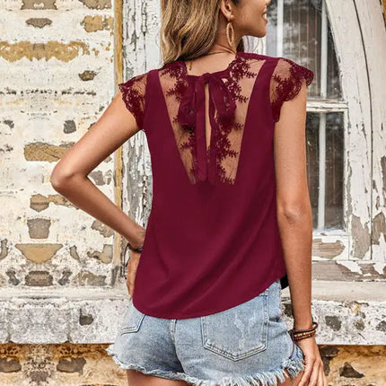 Blusa de mujer con cuello redondo y encaje 