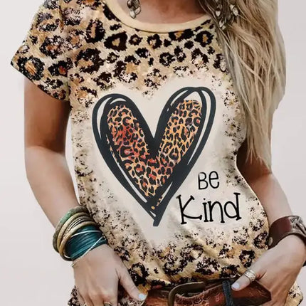 Camiseta de manga corta con estampado de corazón y estampado animal sintético con cuello redondo para mujer 
