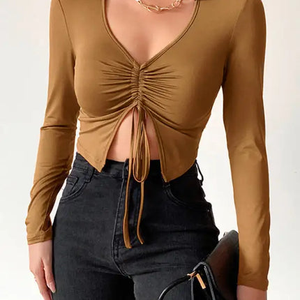 Top corto con cordón fruncido y cuello dividido de color liso para mujer 