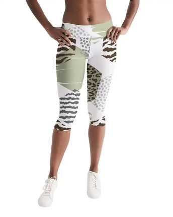 Uniquely You Womens Mid-Rise Capri Leggings / Beige Geometric Print