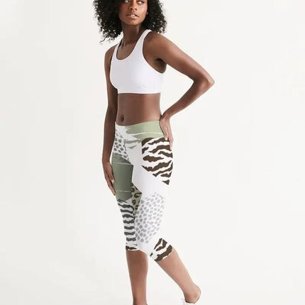 Uniquely You Womens Mid-Rise Capri Leggings / Beige Geometric Print