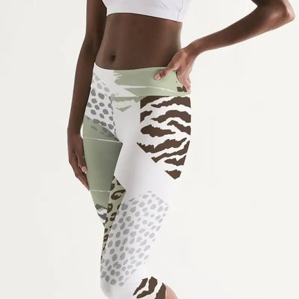 Uniquely You Womens Mid-Rise Capri Leggings / Beige Geometric Print