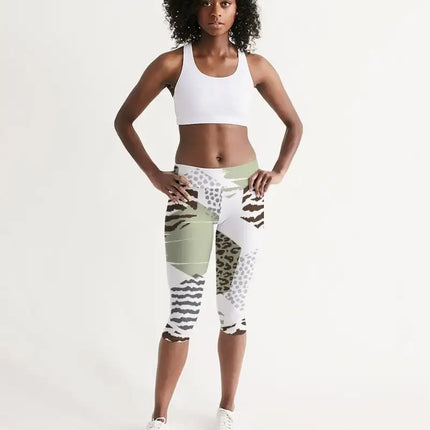 Uniquely You Womens Mid-Rise Capri Leggings / Beige Geometric Print