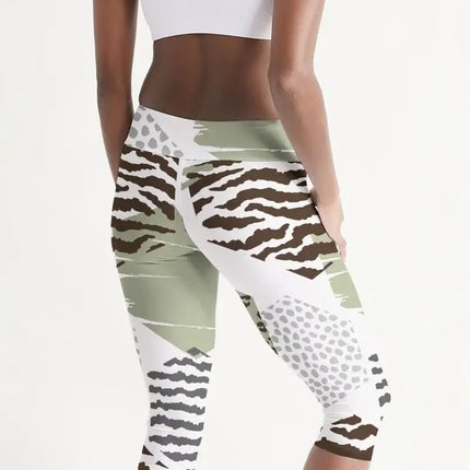 Uniquely You Womens Mid-Rise Capri Leggings / Beige Geometric Print